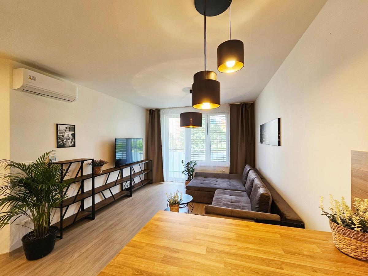 2 Room Apartment, New Building, Bosakova Street, 28 布拉迪斯拉发 外观 照片
